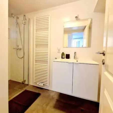 New In Center- Bon23