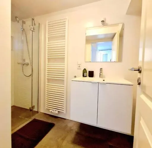 New In Center- Bon23