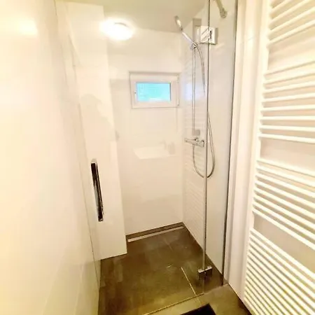 New In Center- Bon23